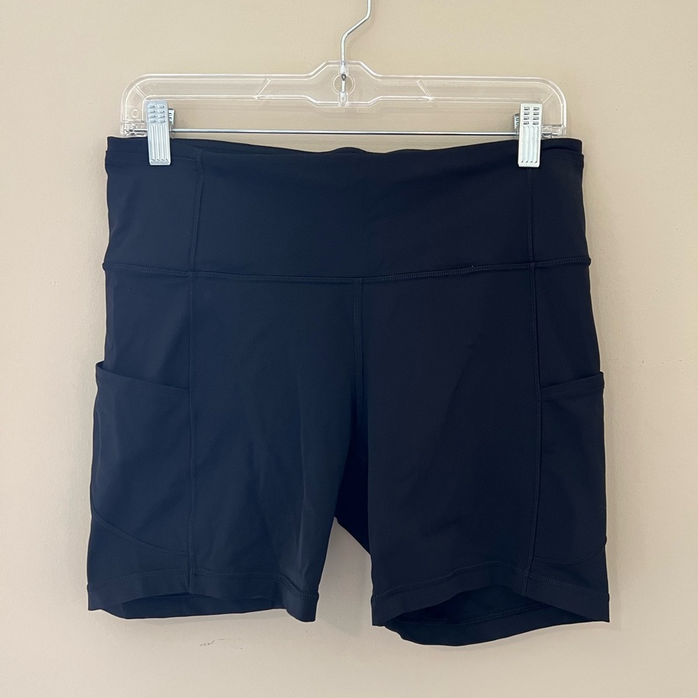 Lululemon Fast and Free High-Rise Short 6"
7 Pocket